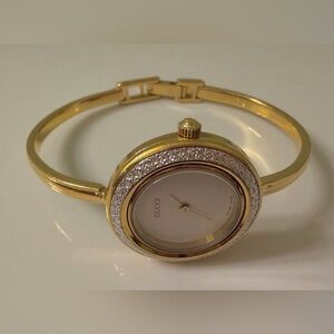 Near Mint~BEAUTIFUL~Gucci Diamond-Cut Bezel Watch